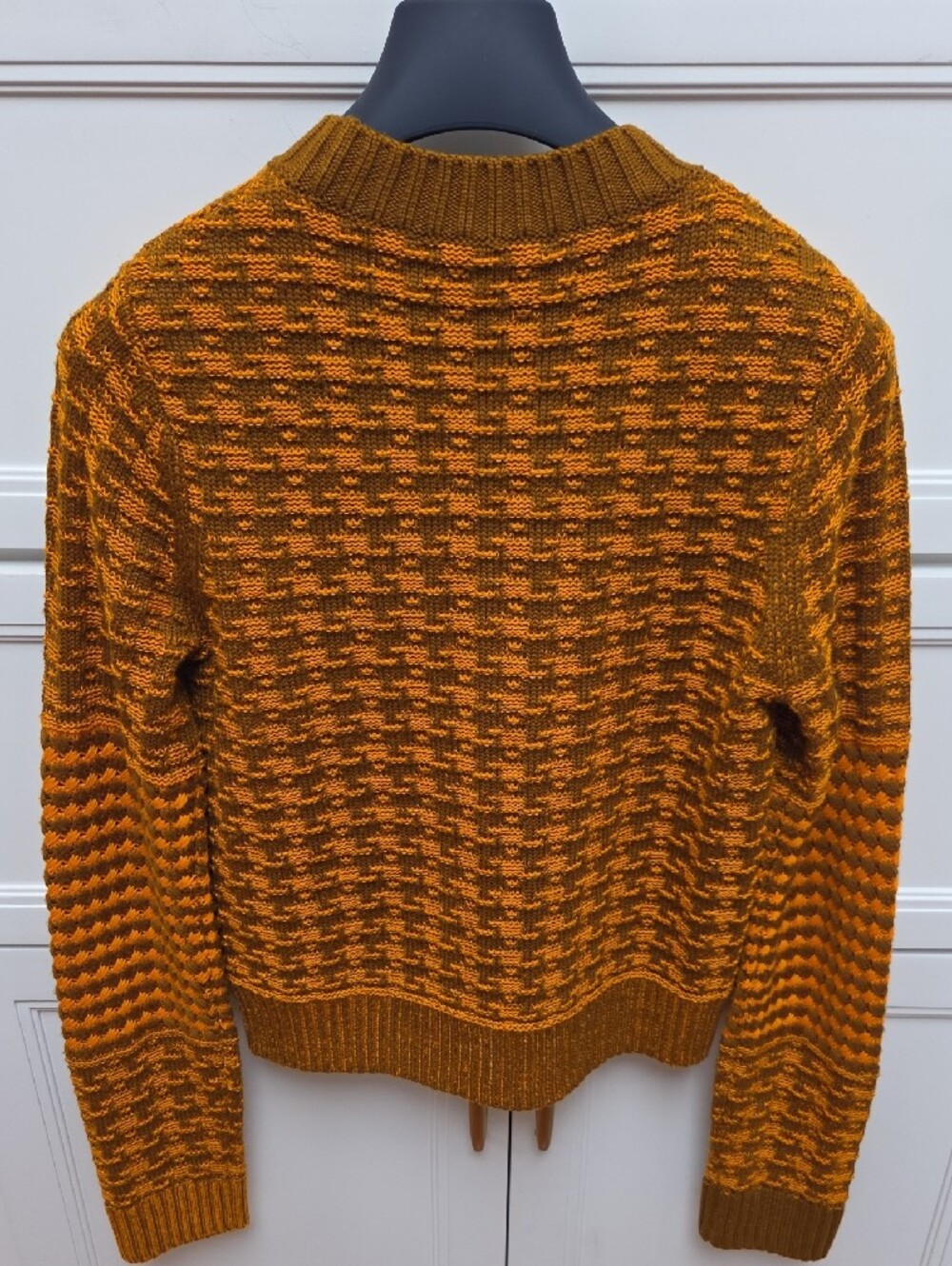 Victoria Beckham Women's Two-Tone Orange Cropped Knit Crewneck Sweater (S) - Picture 7 of 13